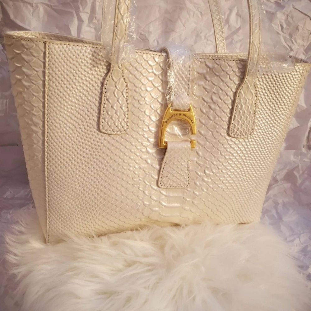 Dooney and Bourke hand bag